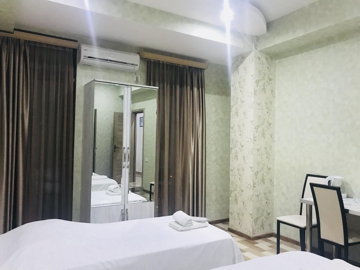 Hotel Tourist Тбилиси Экстерьер фото