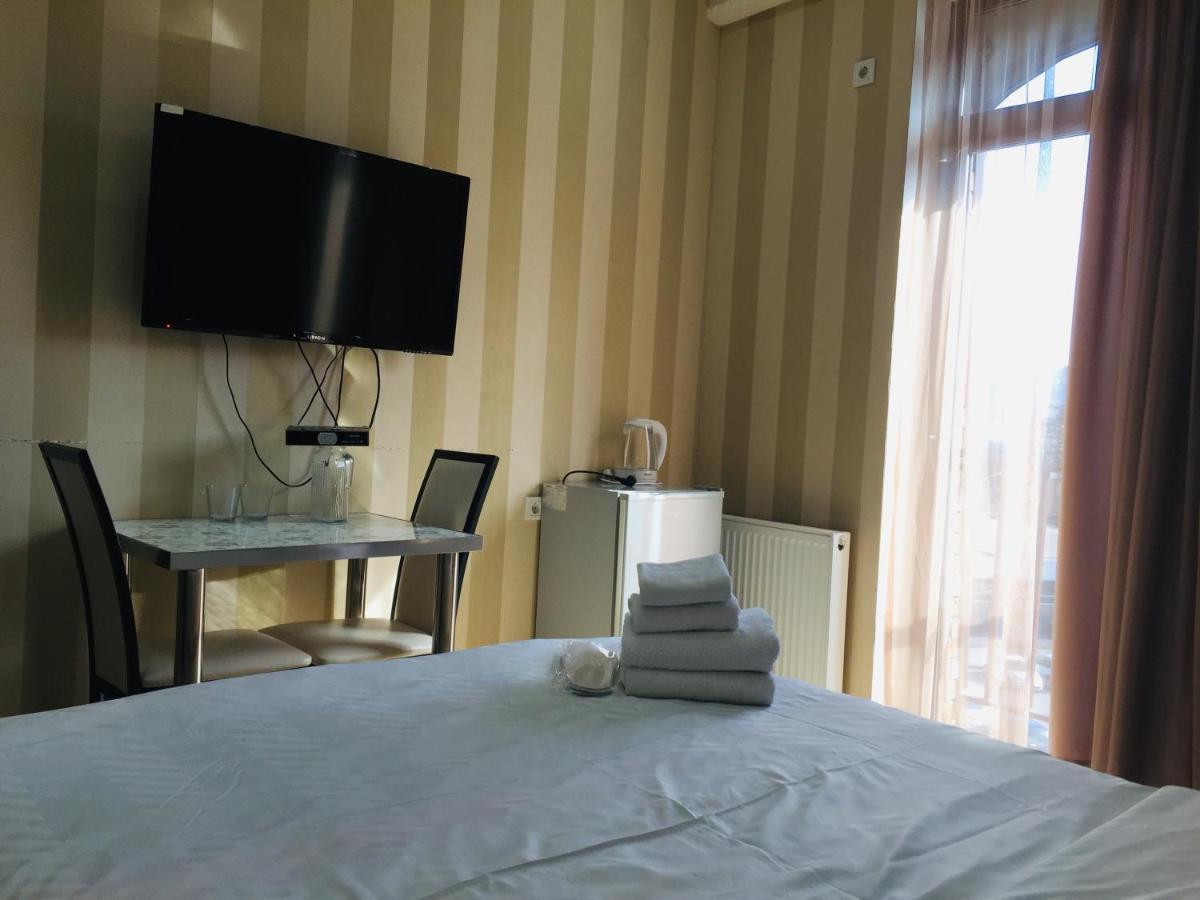 Hotel Tourist Тбилиси Экстерьер фото