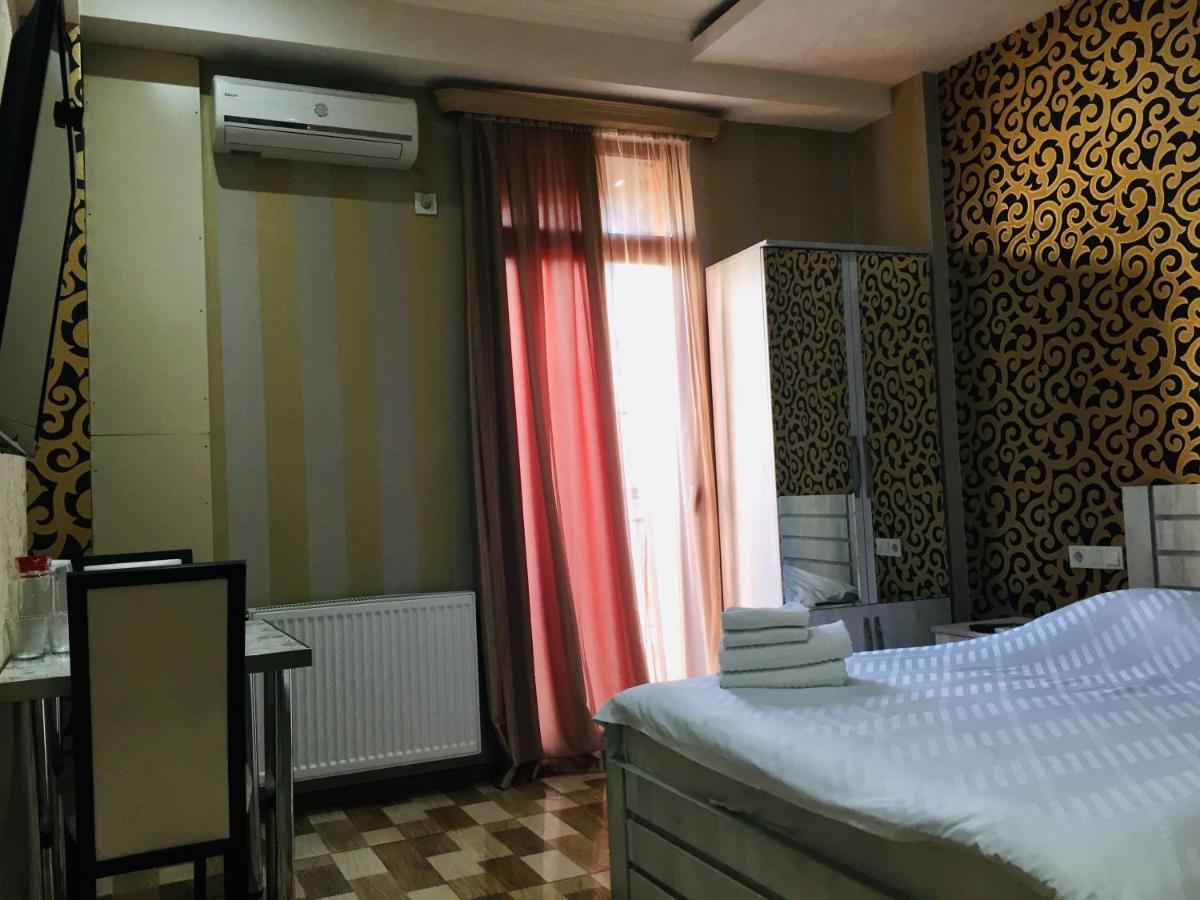 Hotel Tourist Тбилиси Экстерьер фото